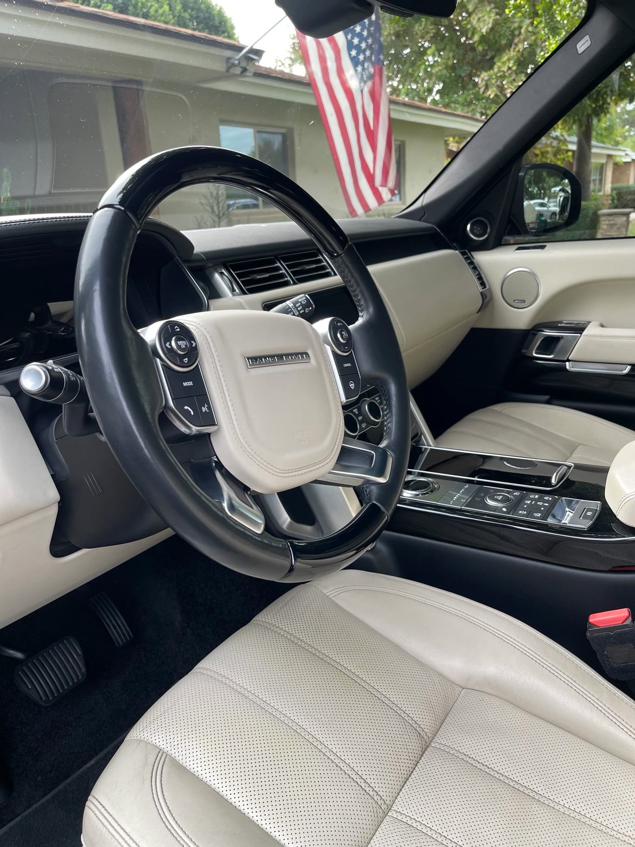 Interior detail — Range Rover cabin